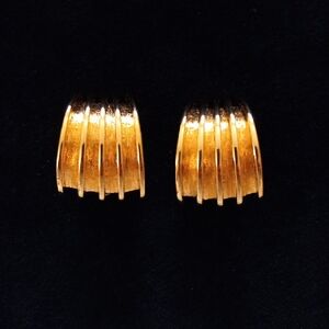 ST JOHN Vintage Elegant Gold-Toned Women's Earrings